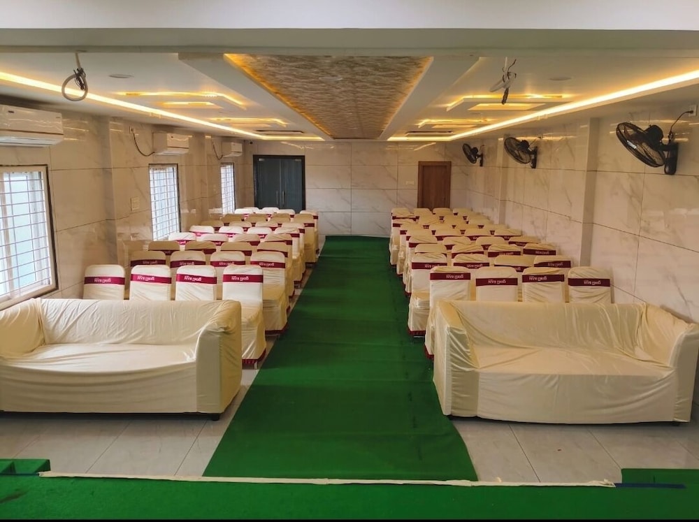 Hotel NVR Grand