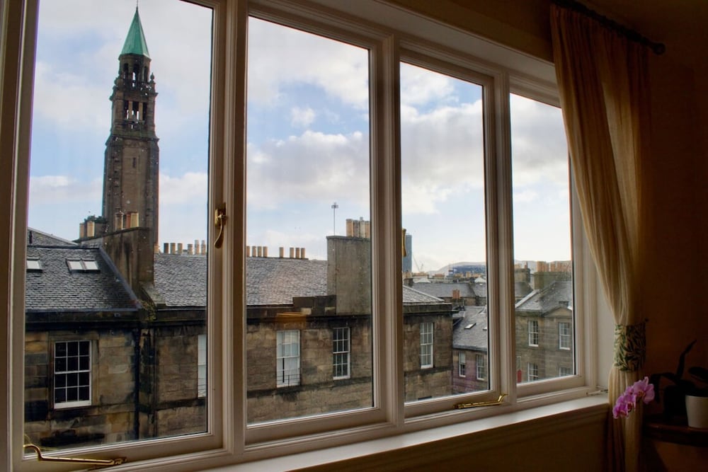 Sophisticated Edinburgh Apartment in City Centre