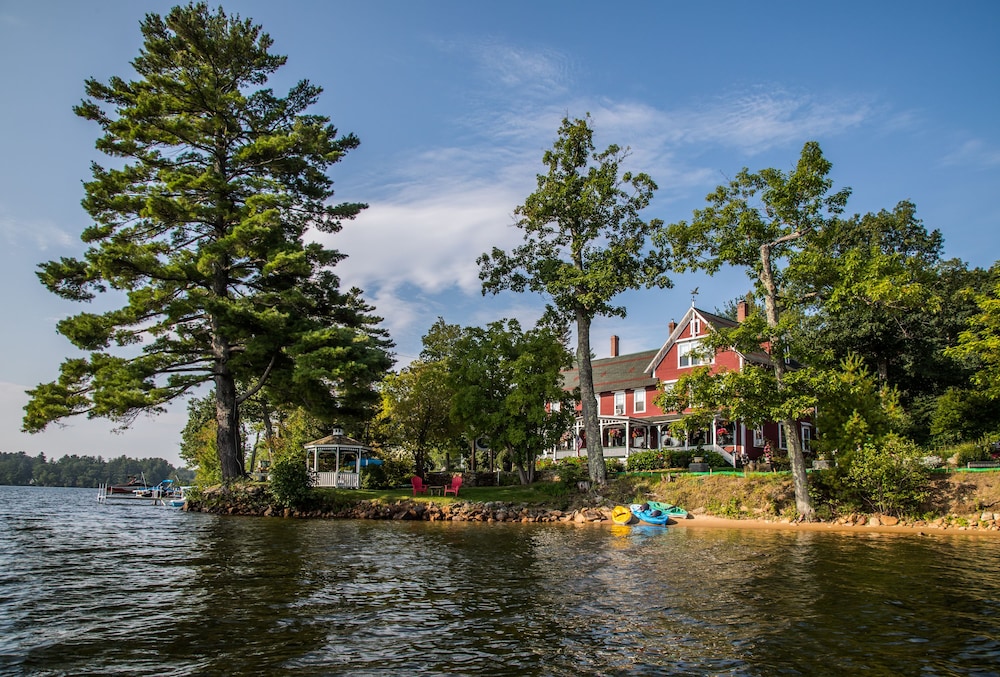 The Lake House at Ferry Point