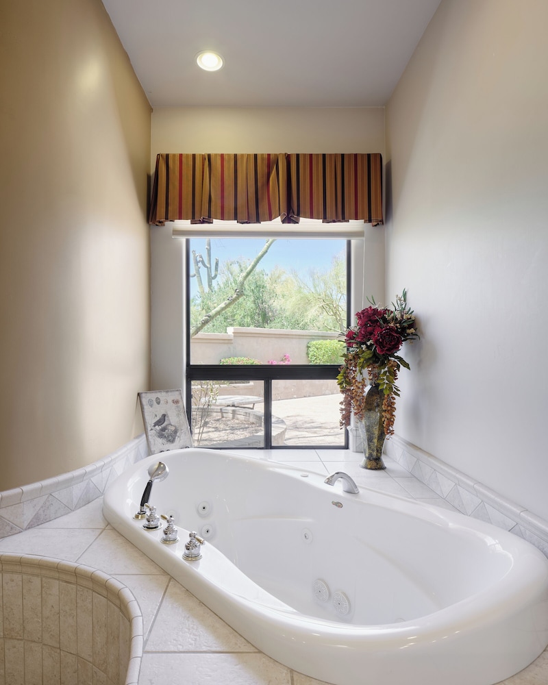Valley View Villa - Private Pool - Hidden Bedroom
