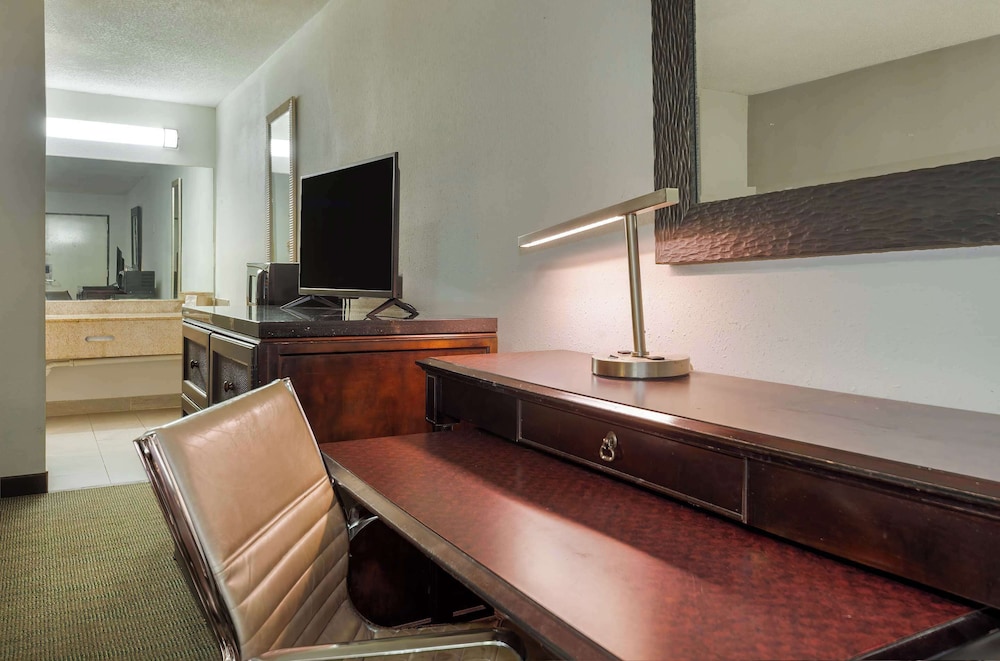 Rodeway Inn Lumberton Central