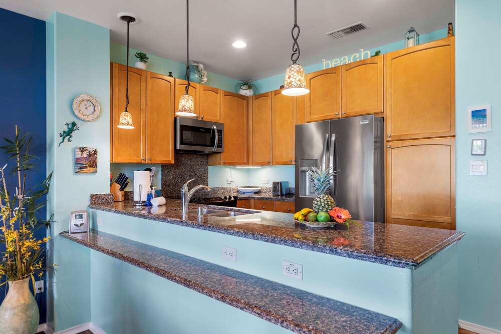 Spacious Top-floor Villa With Stunning Views - Walk to A-bay, Dining & Shops! - Vrkcv
