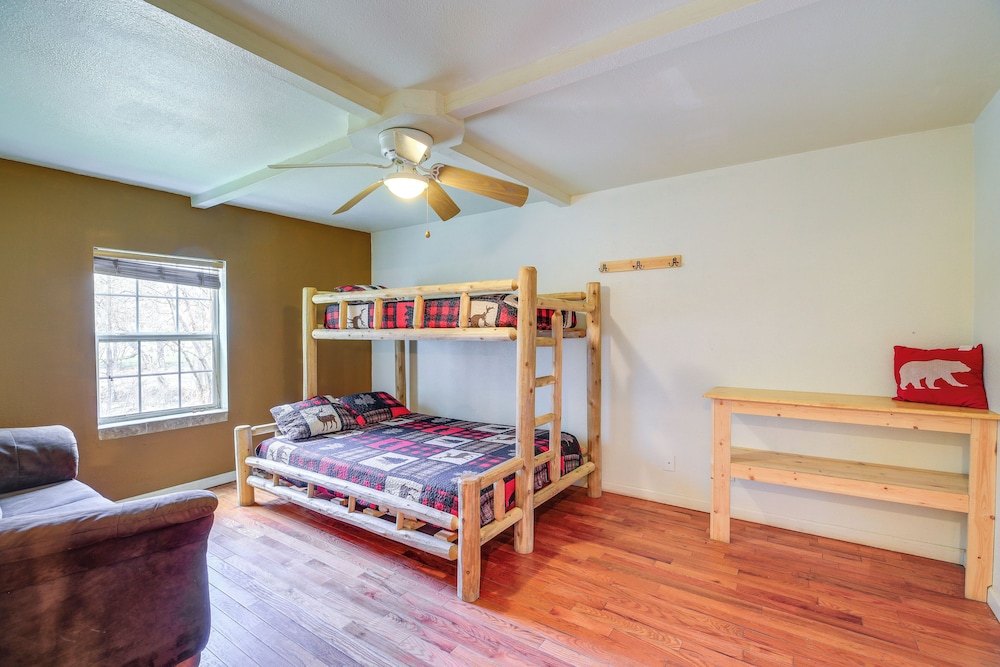 Cabin Close to ATV & Hiking Trails in Delbarton