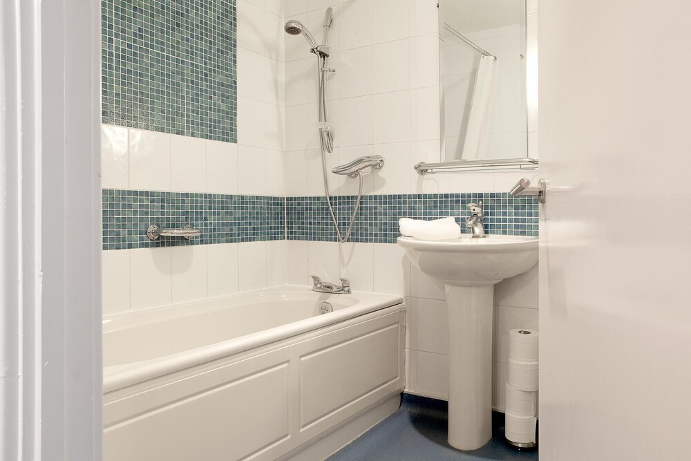 Comfortable And Spacious City Centre Studio Apartment view 4