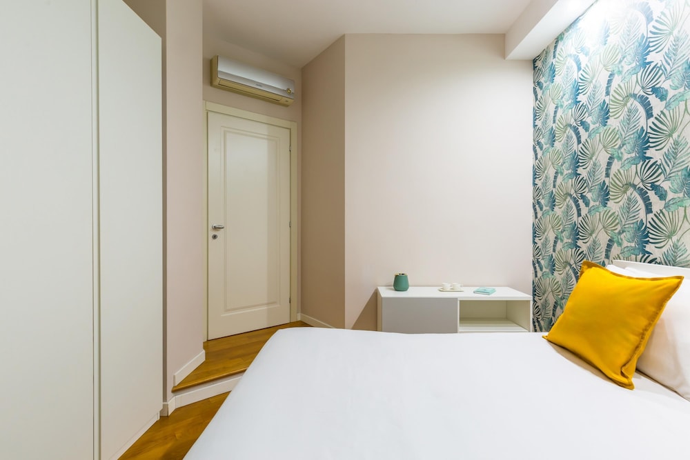 Stylish Apartment a Piazza Municipio by Wonderful Italy