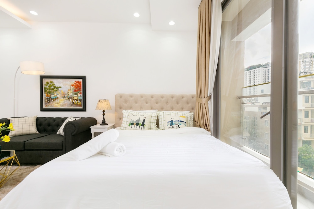 Jennifer House - Millenium Apartment