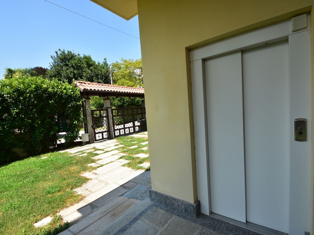 Apartment in a Prime Location on Lake Maggiore view 2