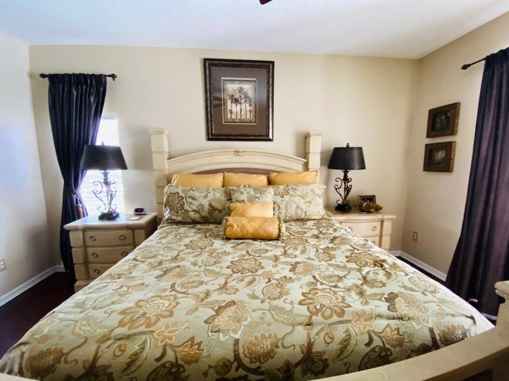 Southern Dunes Golf Views! 5 Bedroom Home by RedAwning