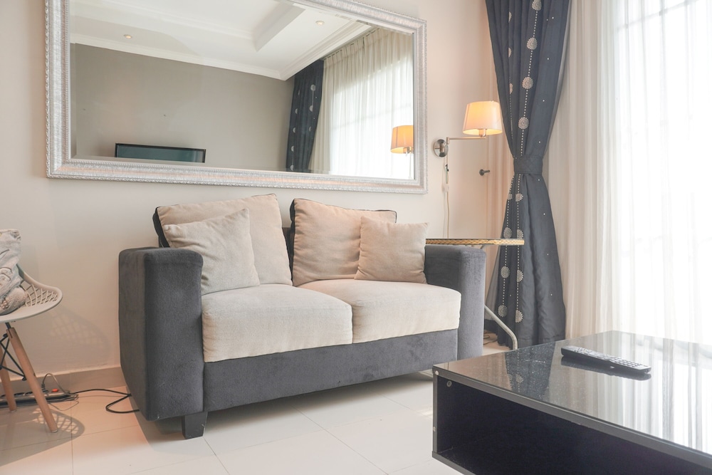 Homey And Comfort Stay 2Br Bellezza Apartment - Property Image 12