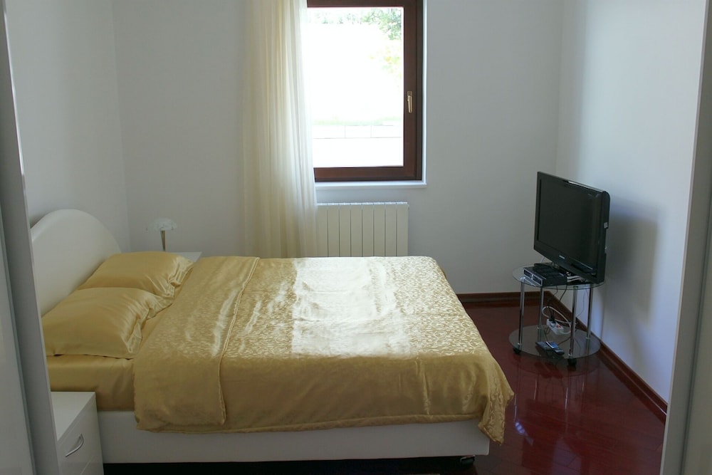 Luxury Apartment in Opatija for 8 People With Pool and Silk Bedding view 3