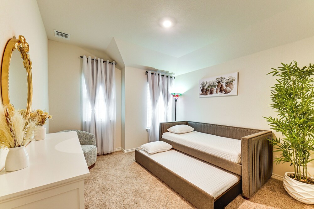 12 Mi to Dtwn Mckinney: Modern Gem w/ Patio & Yard