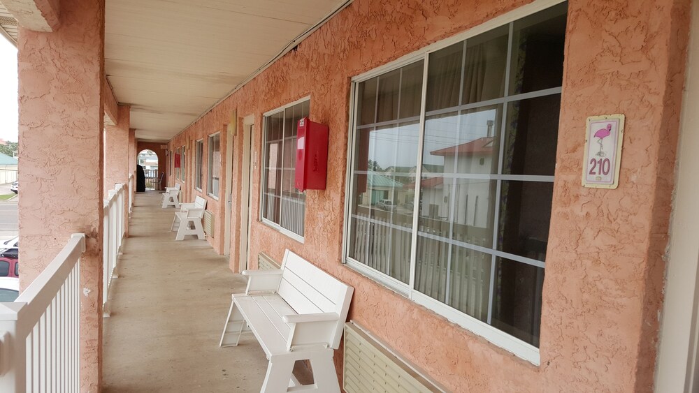 Flamingo Inn