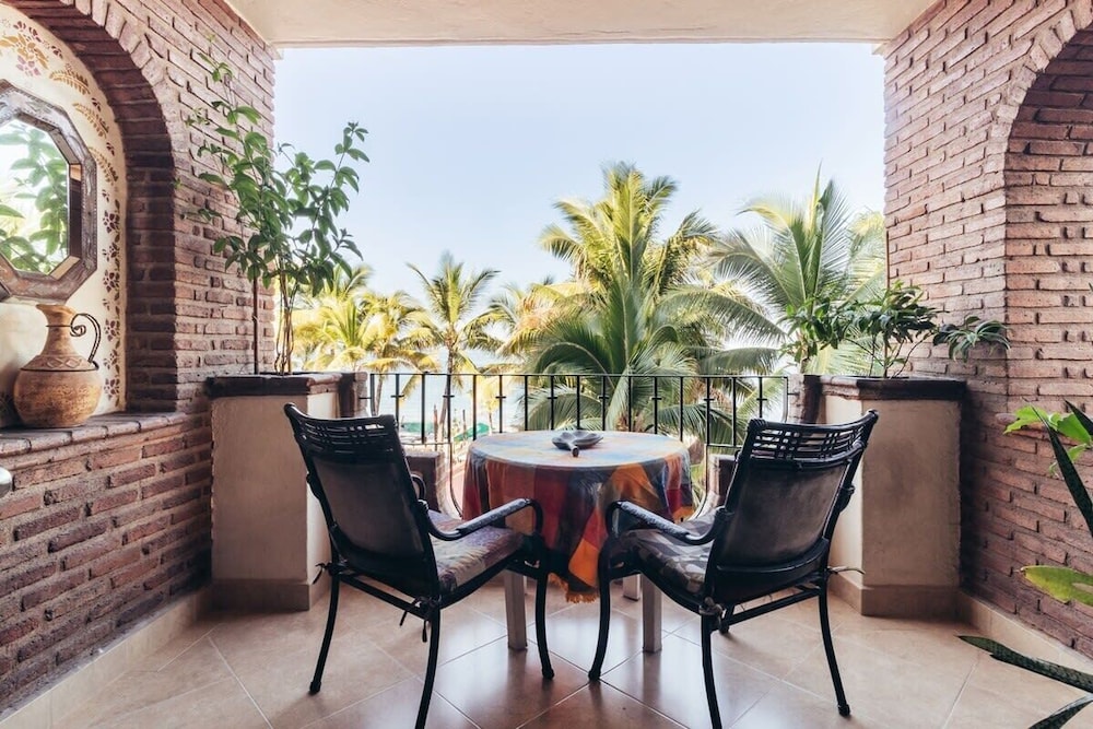 Ocean View 1Br Condo-balcony-beach-pool - 301
