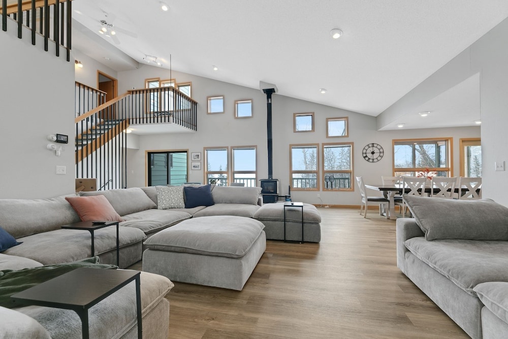 Spacious 8-BR Leech Lake Retreat w/ Game Room