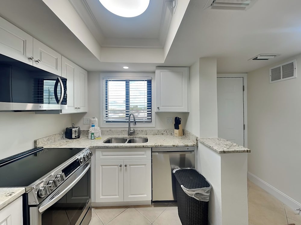 Seaside 2 by Distinctive Beach Rentals