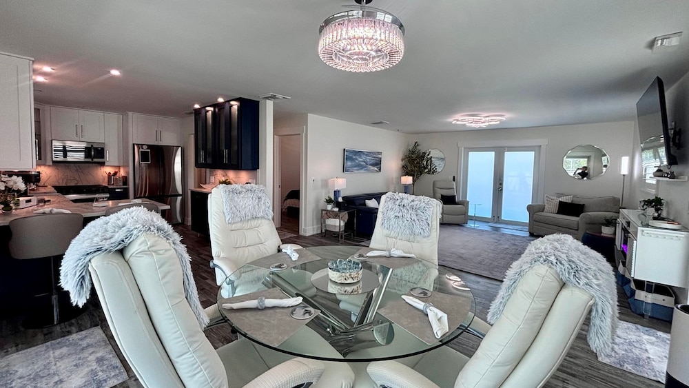 Tropical Hideaway in Fort Myers Beach