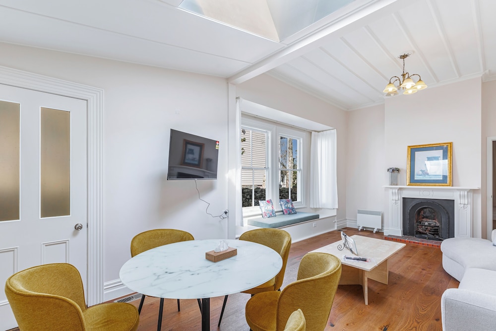 Gorgeous 4BR Mt Eden Retreat by Zodiak Stays