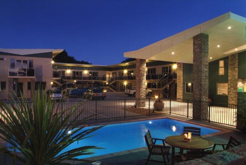 Hotel Tuscany Villas Rotorua - Image 1