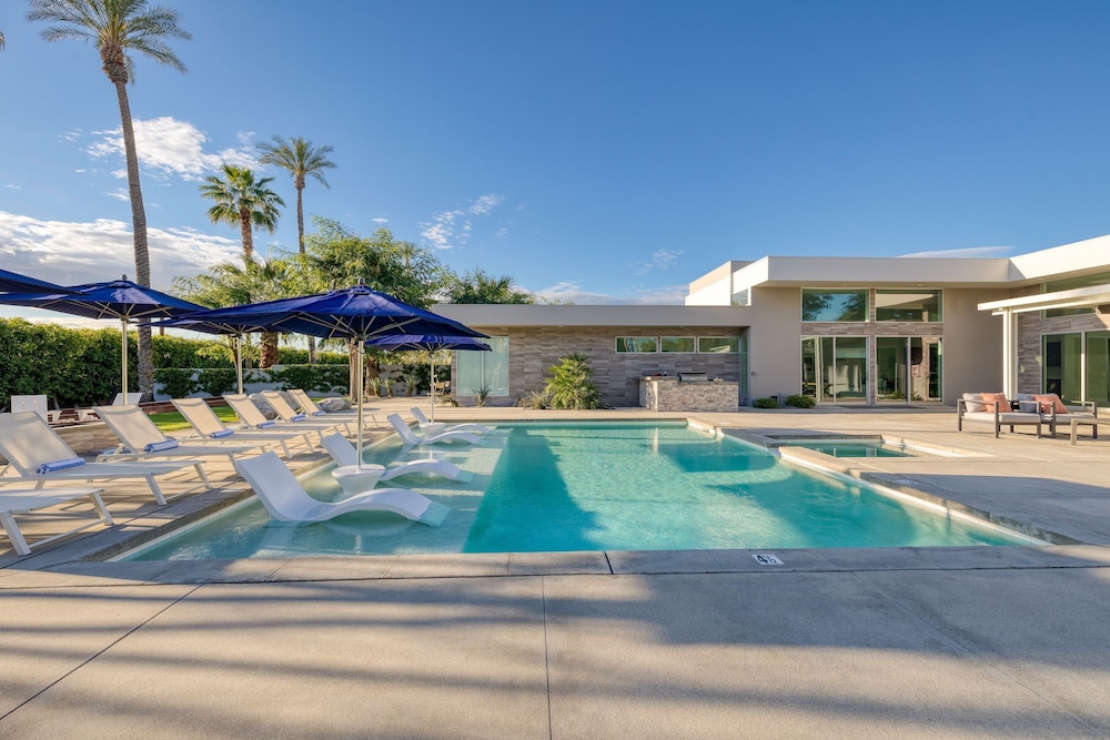Polo Villa 7 by Avantstay Features Entertainer s Backyard Game Room 260316 5 Bedrooms