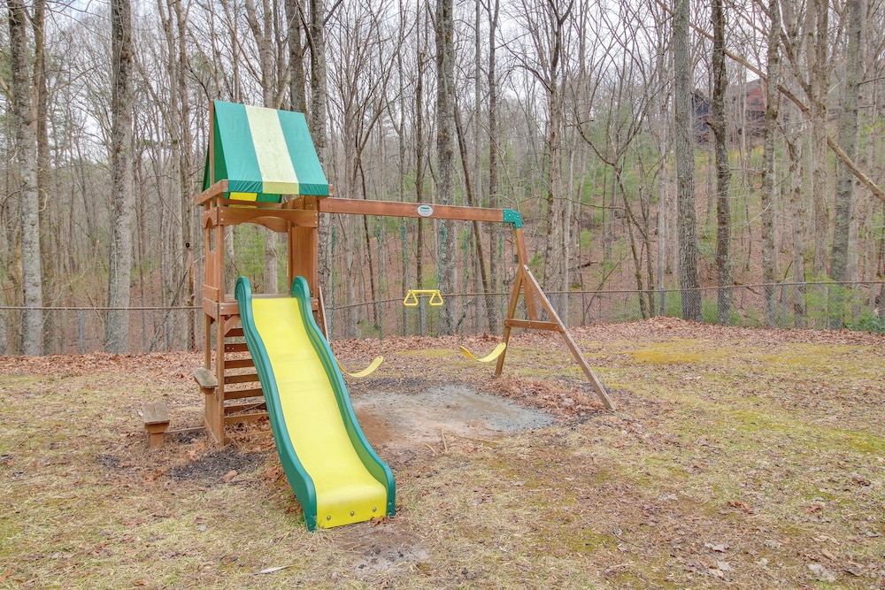 Community Perks: Mtn-view Ellijay Cabin w/ Hot Tub