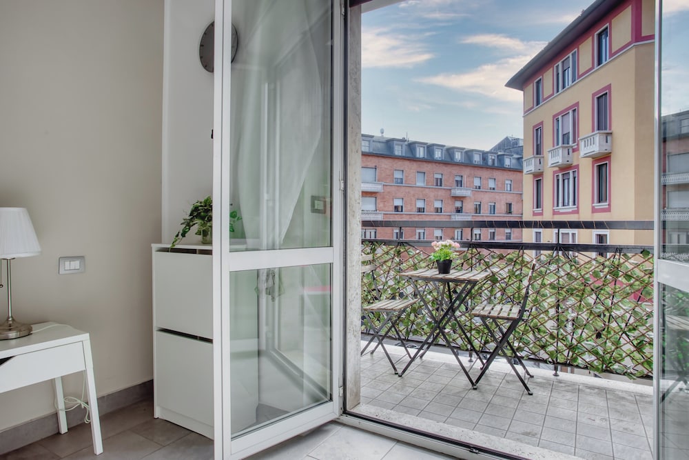 Bright 3BR flat near Park