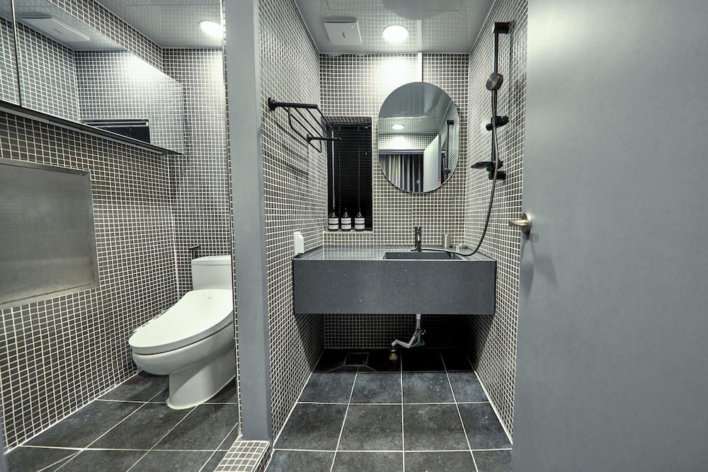 L9 Tailor Serviced Home near Hongik Univ