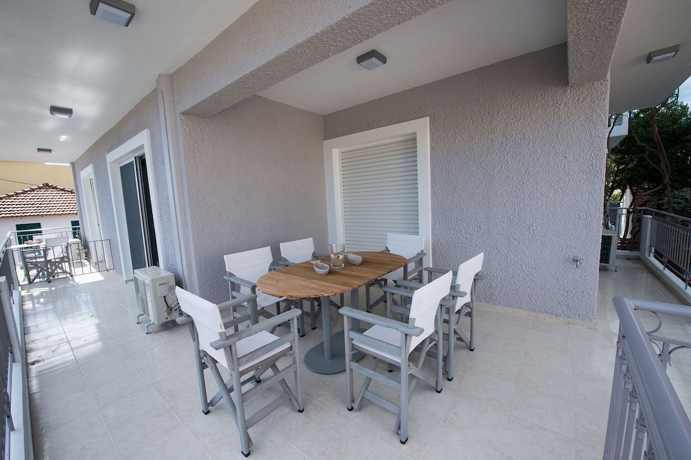 Regalo Apartments