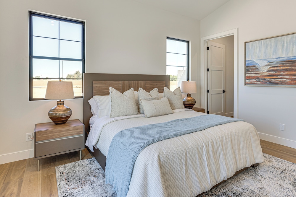 Near Golf - Gem w/ Funished Patio in Chandler!