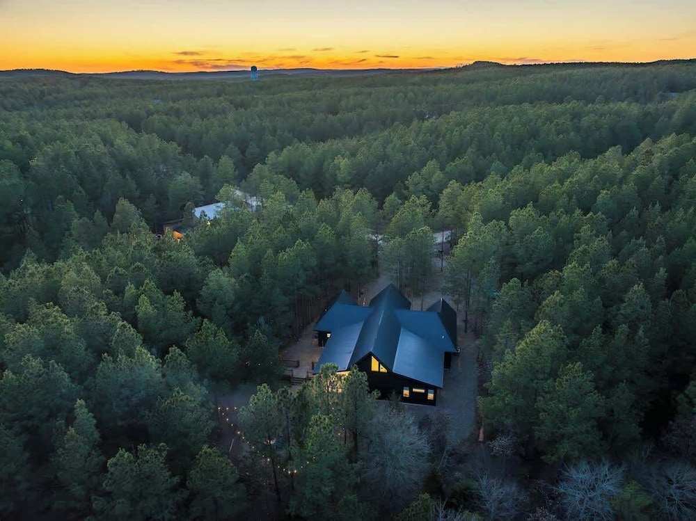 CABIN - Near BLACK MOUNTAIn