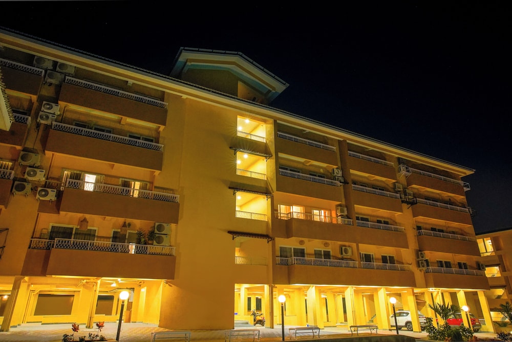 Alaya Stays Veera Marina 3 BHK Apartment