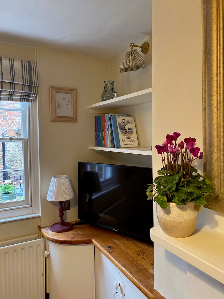 Historic 1Bd Cottage In Heart Of Farnham