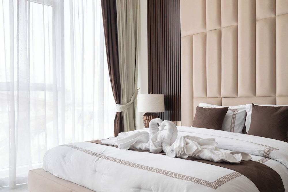 SIMPLY COMFORT Chic 3 Br Apartment with Private Pool
