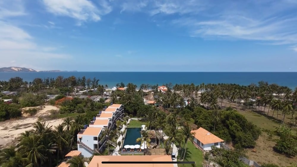 Charm Hon Rom Villas Resort