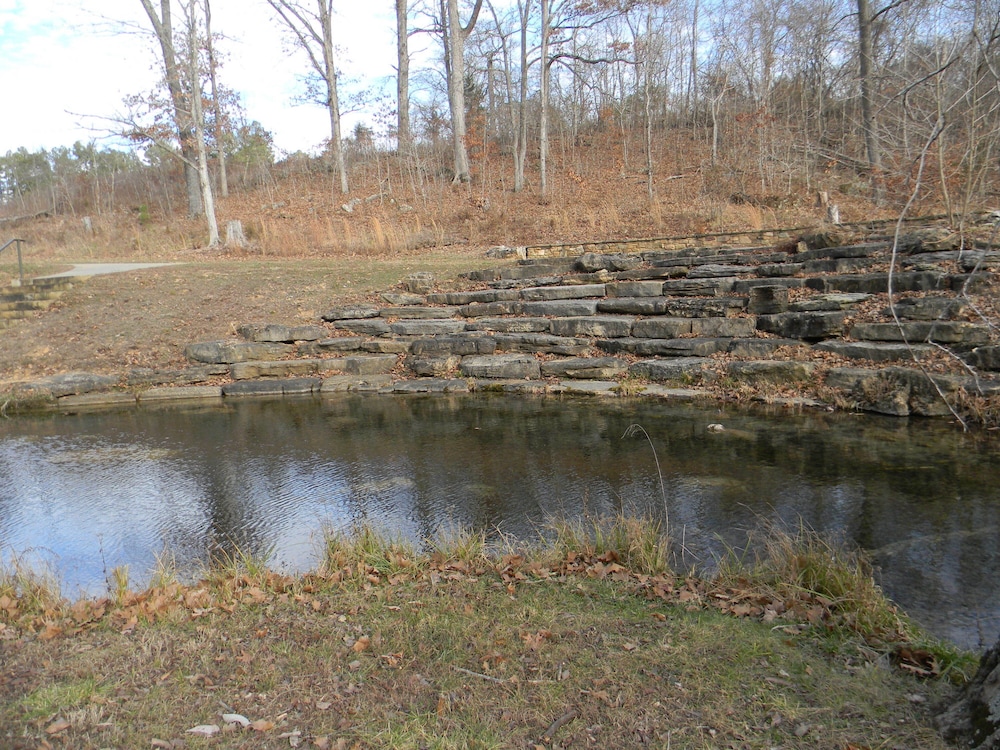 Echo Bluff State Park