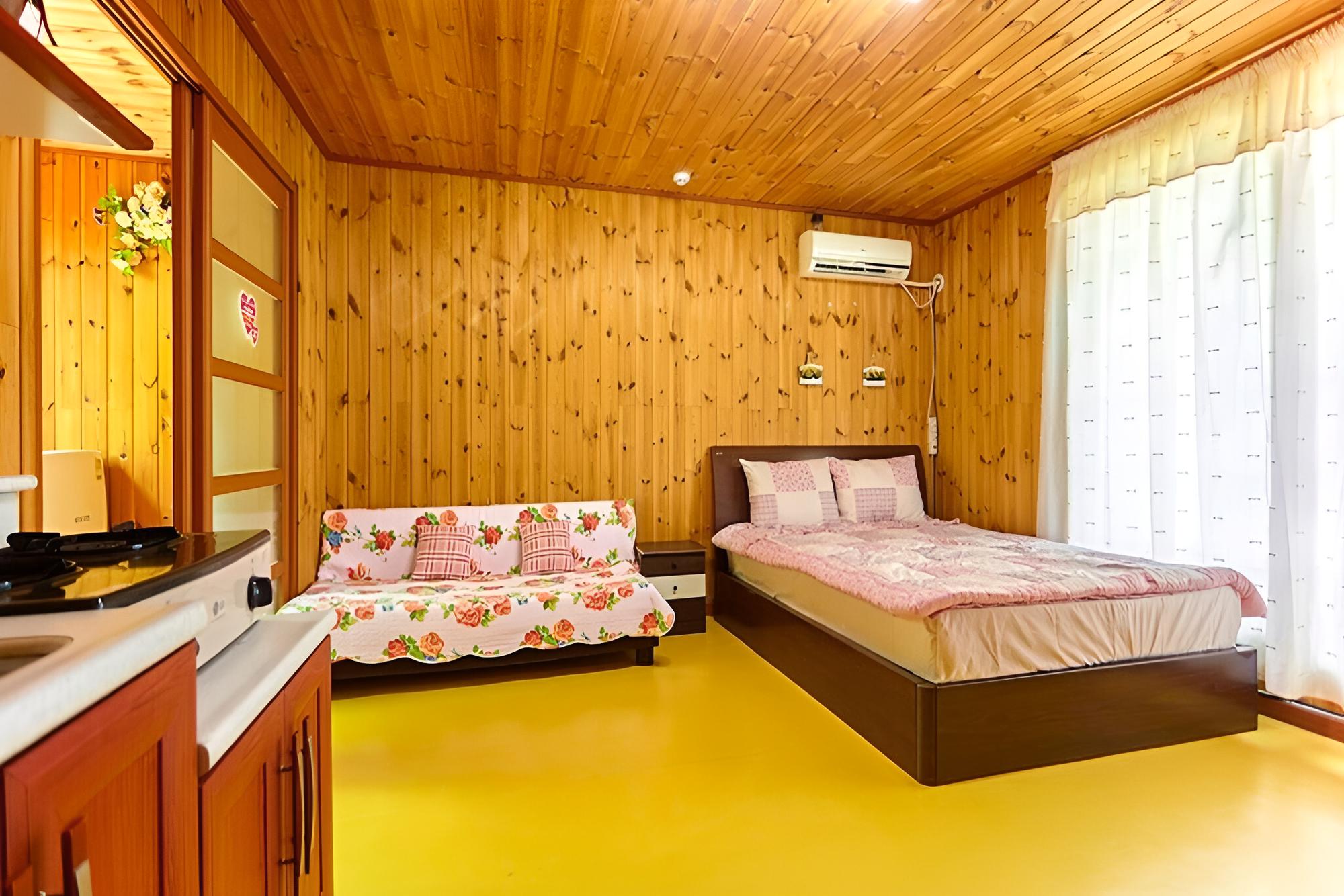 Pocheon Blooming Hill Pension view 2