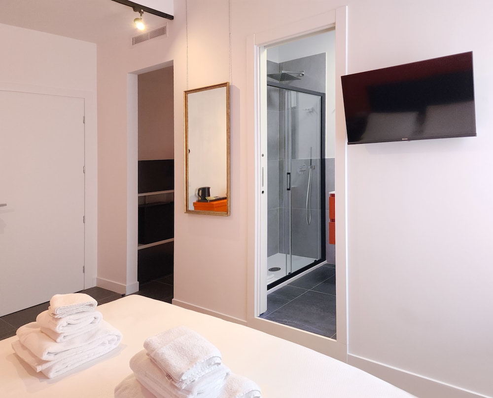 Prisma Rooms