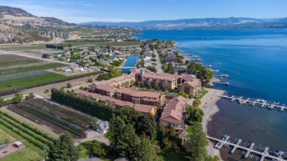 Beachfront Lakeview Condo at Barona