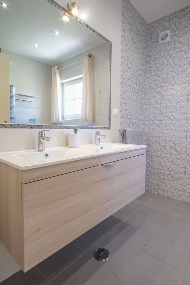 Vale Verde in Lagos With 6 Bedrooms and 4 Bathrooms