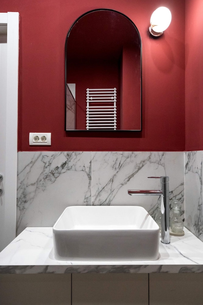 Elegant 3BR Retreat - Steps Away Cismigiu Gardens