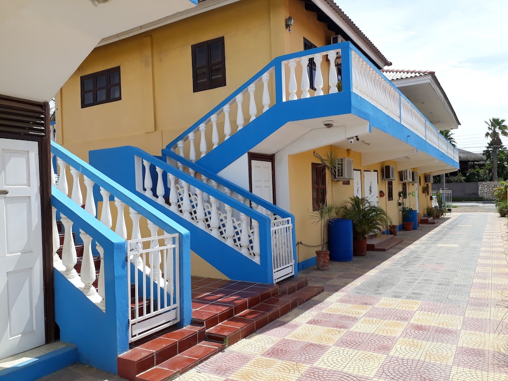 Sea Horizon Apartments (across from Mambo Beach)