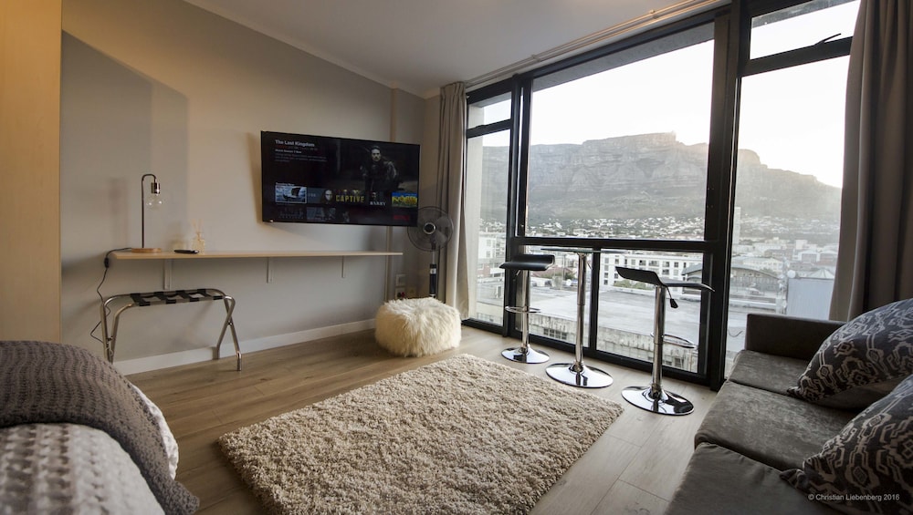 High-end city center studio with Views