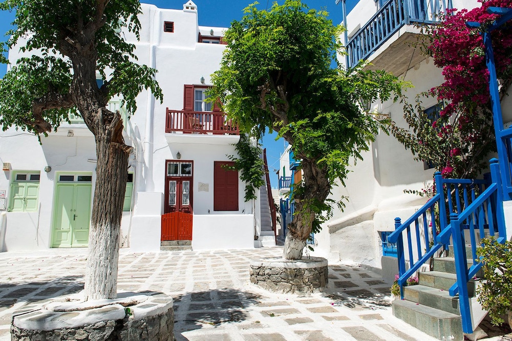 Alana Mykonos