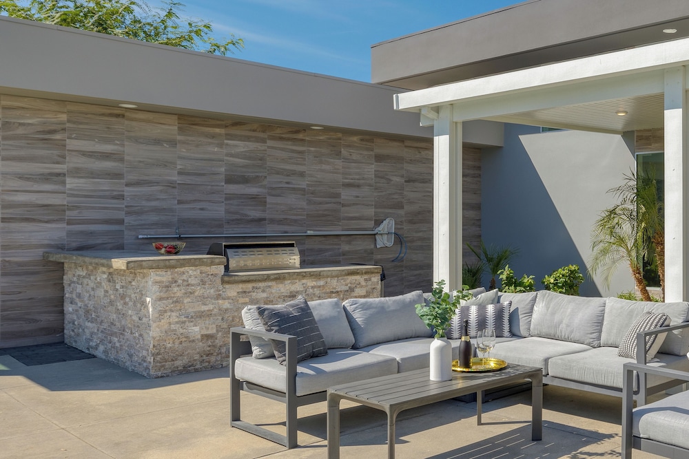 The Polo Villas by AvantStay – Modern Oasis Near Empire Polo Club