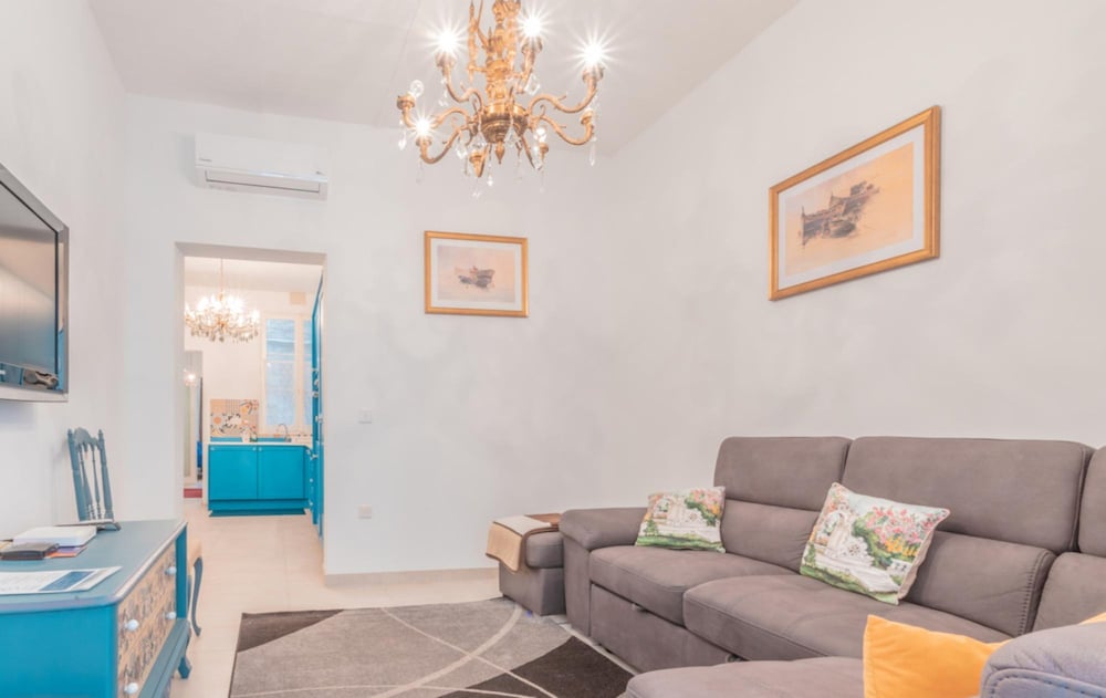 Fairytale - Maltese Balcony - Separate Living Room