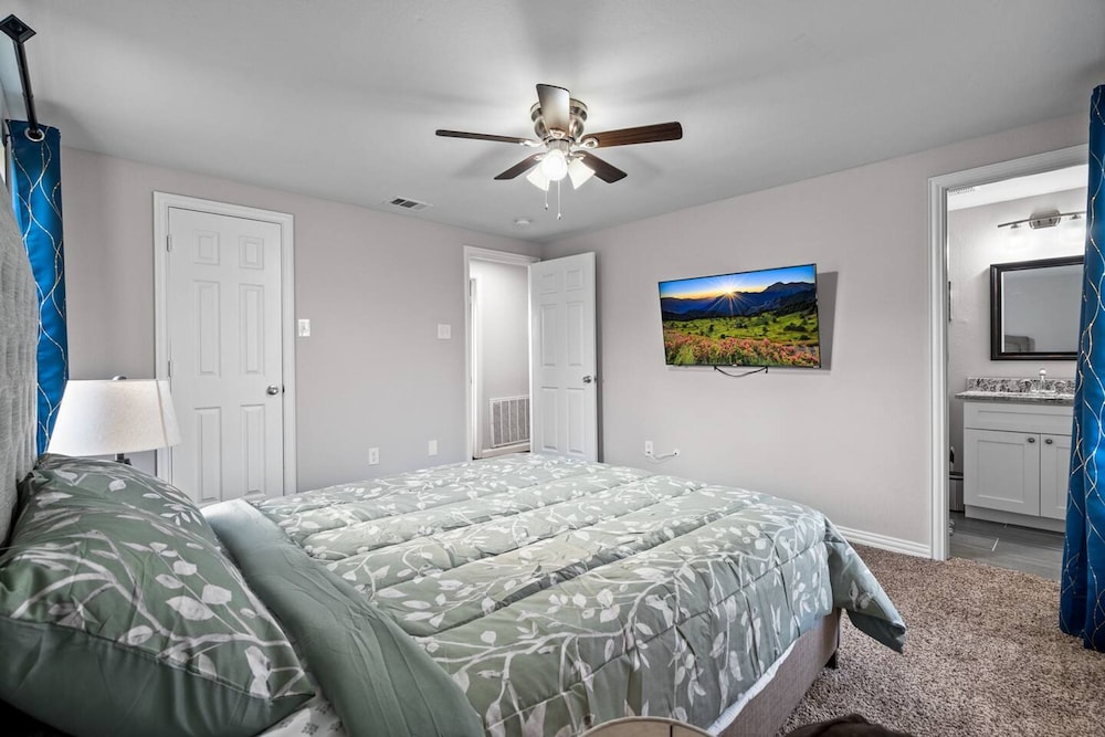 Spacious House-single Level Near Lake Huge Parking