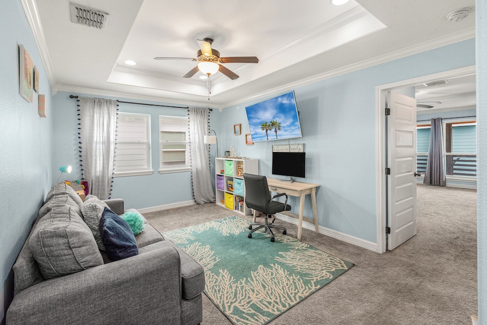 Sunrise Paradise - Pet Friendly! Community Pool!