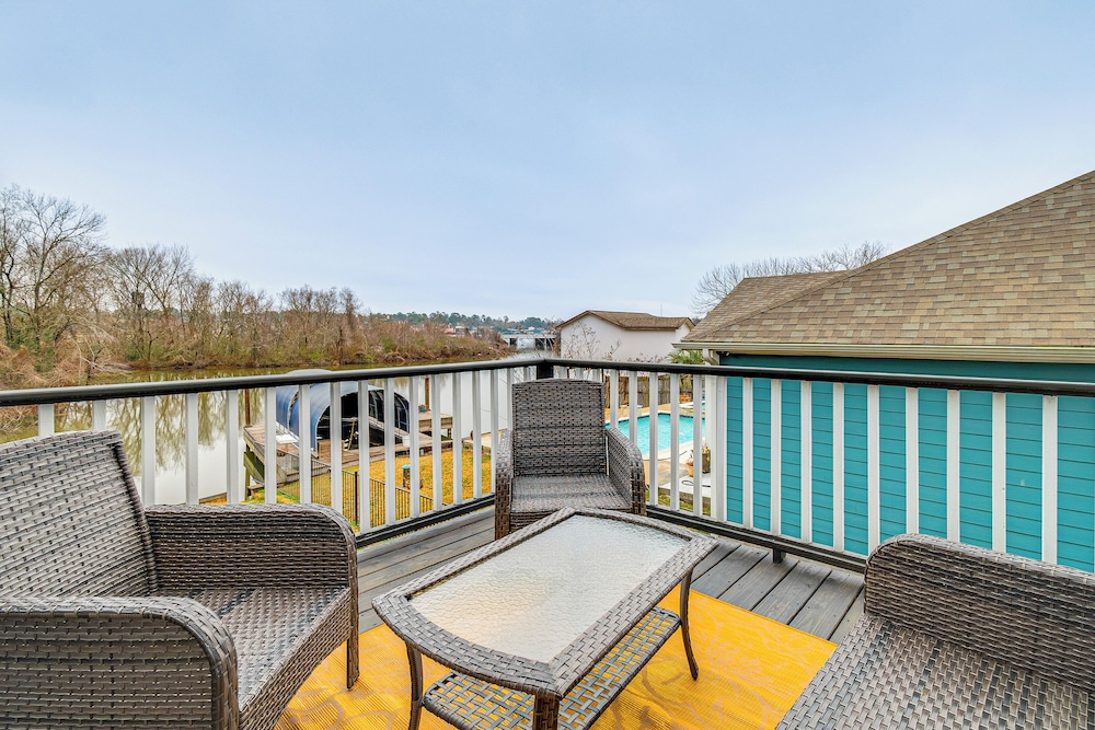 < 1 Mi to Boat Ramp: Waterfront Lake Conroe Home!