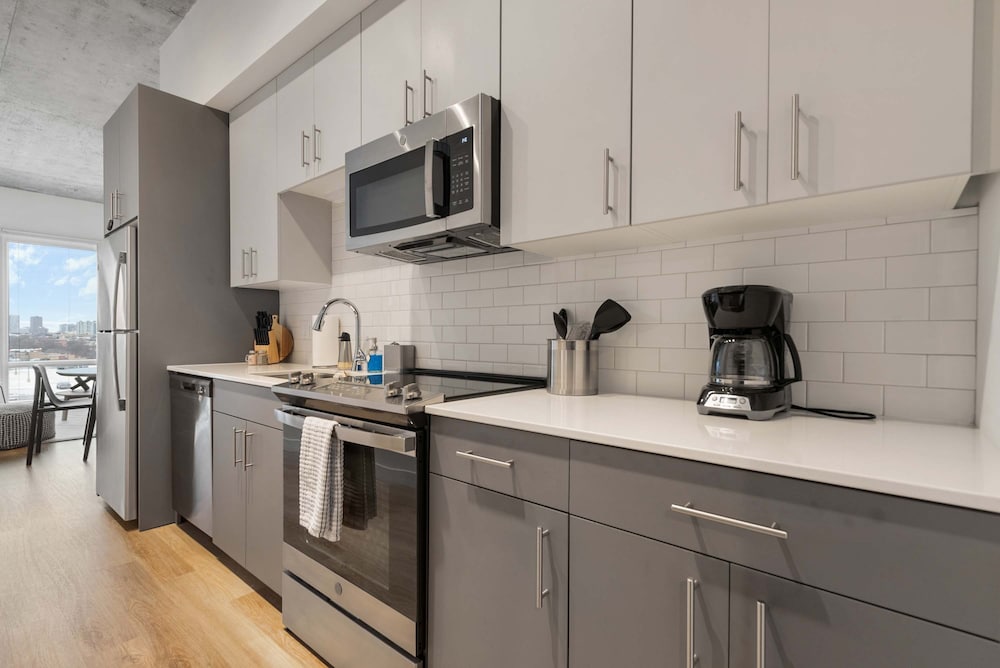 4BR Lincoln Park Getaway Steps to Red Line