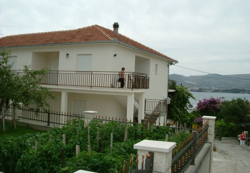 Photo 6