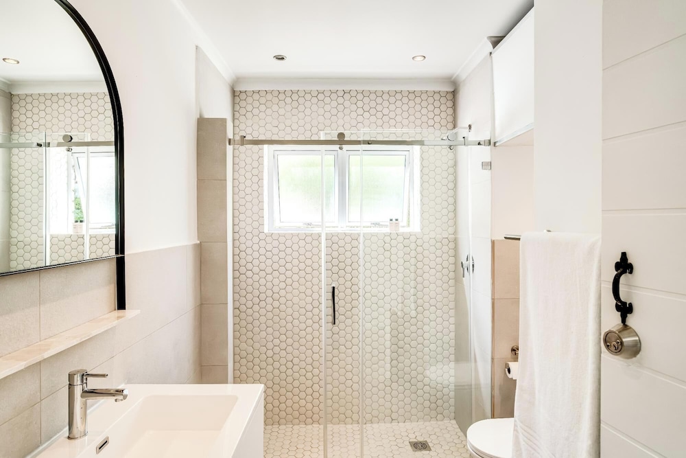 Chic 2bed in Camps Bay w Sea Views Bayview Rise